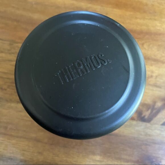 Thermos Hello Kitty  stainless apple design 10 ounce  lunch funtainer - Picture 3 of 8